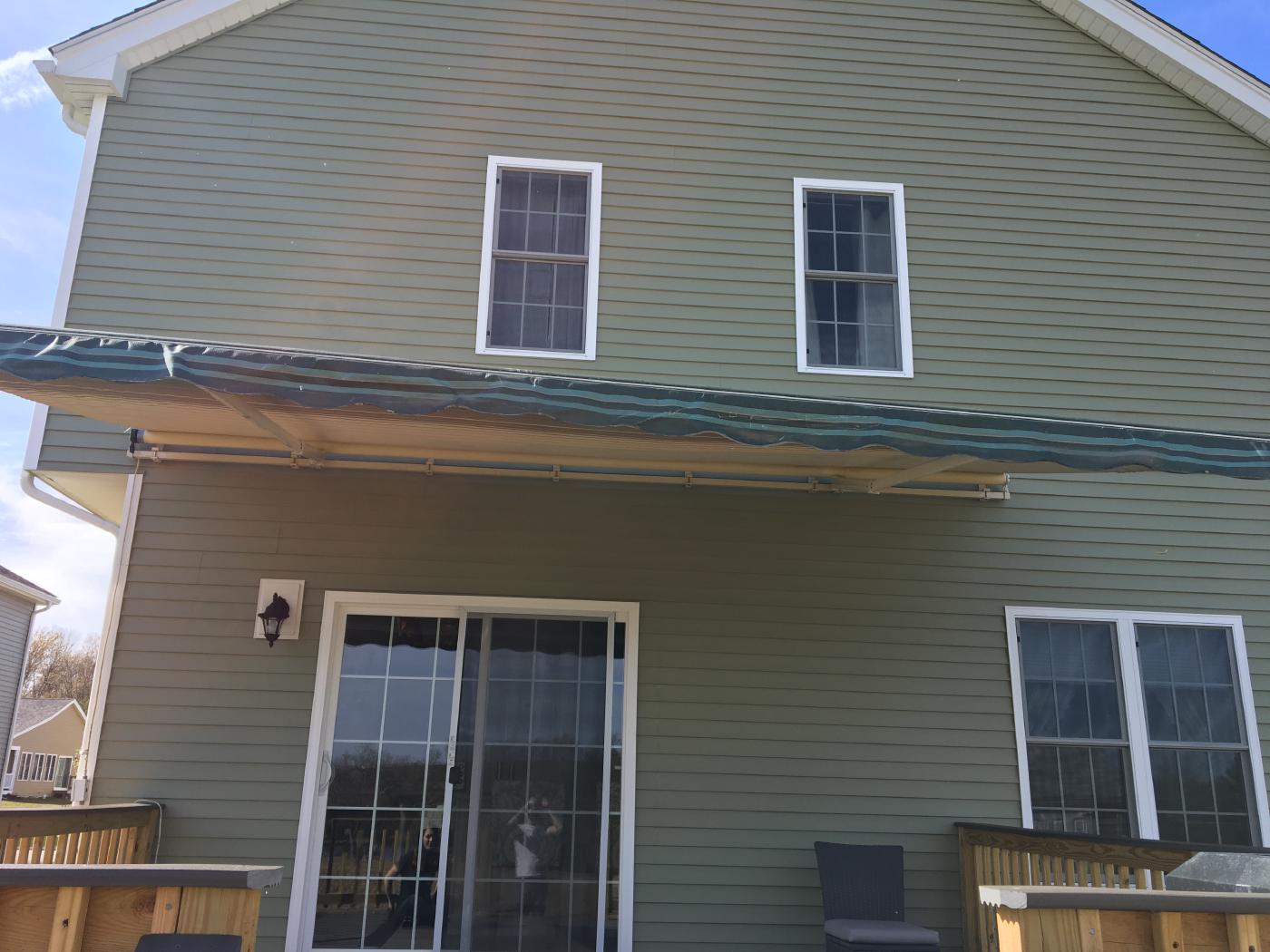awning_unbalanced.jpg